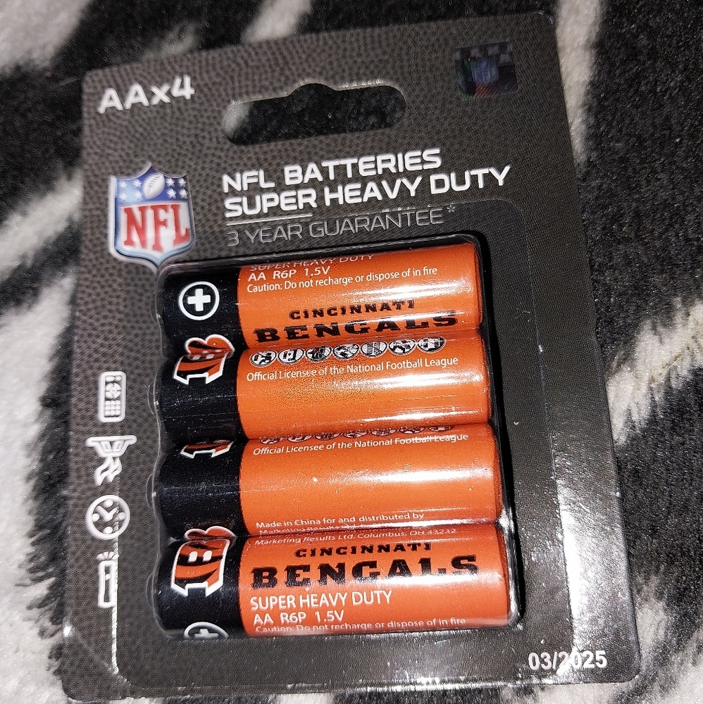 NWT Cincinnati Bengels 4pk. AA batteries